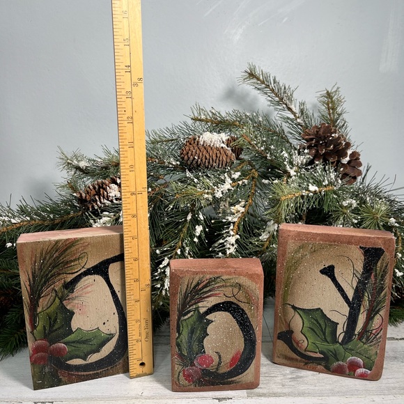 Hand Painted Rustic Wood Christmas JOY Sign - Picture 3 of 5